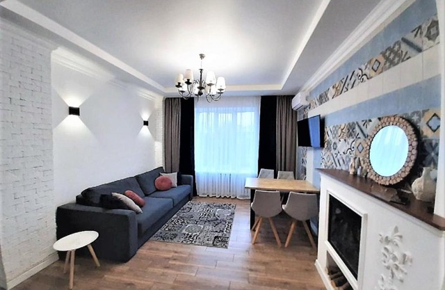 2 BDR apartment near Central Park, Center