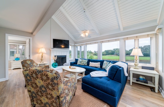 2 BDR + Loft Cottage w/ Golf Views! Close to Beach, Neighborhood Pool! Amenity Cards!