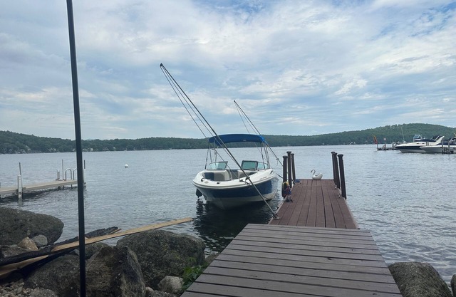 2 Bdrm Cozy Cottage #1 -Water Access and Dock on Lake Winnipesaukee - Meredith