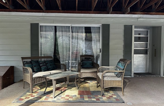 2 bdrm, kids & pet friendly, cabin*close to Terrace Lakes Resort-