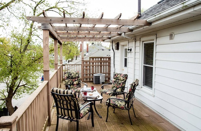 2 BDRM + PATIO Downtown Sarnia Executive Suite