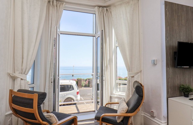 2 Beach View @ Beaconsfield House