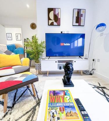 2 BED 1 BATH LUXURY APARTMENT 20 Mins Drive to Central London 10 Min Drive to Wembley Stadium Free Driveway Parking