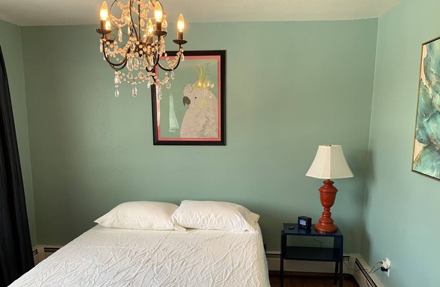 2 Bed, 1 Bath Quiet Duplex Unit