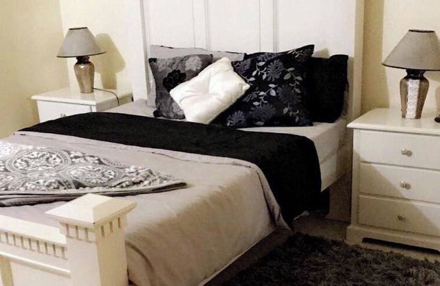 2 Bed-2 bath-AirCon-Parking-Old Harbour Nhv 3