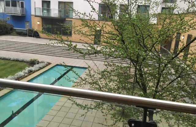 2Bed-2Bath Flat - Gym Pool Balcony Lift