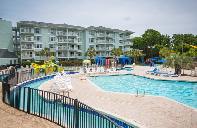 2 habitaciones, 2 baños Unidad renovada de Lake-View End en Litchfield by the Sea