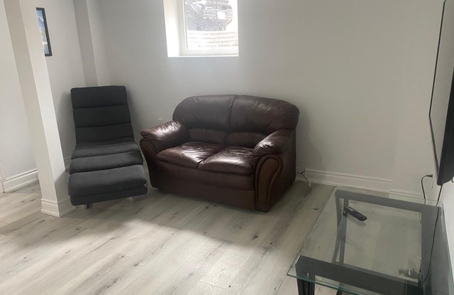 2 Bed 2 bath separate family sized unit in Cambridge