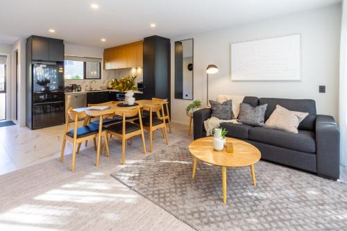 2 bed 2 bath with Carpark near Canterbury University