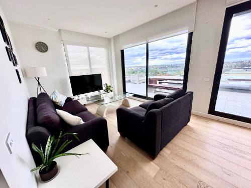 2 Bed 2 Bathroom Penthouse With Amazing Balcony & City Views - Across From Highpoint