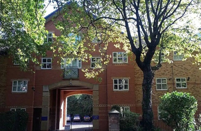 Amazing 2 Bed Serviced Apartment nr Sefton Park