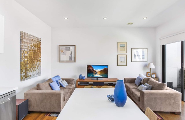 2-Bed Apartment with Parking & Balcony Near Trains