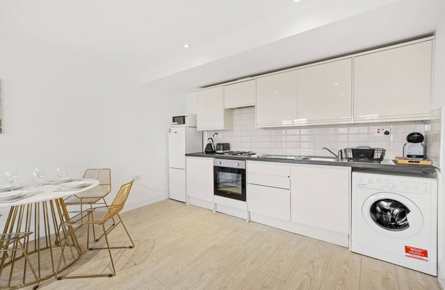 Flat in Uxbridge, Greater London