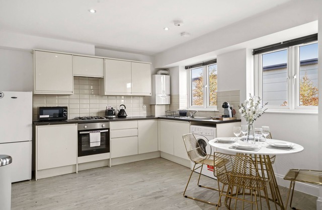 Flat in Uxbridge, Greater London