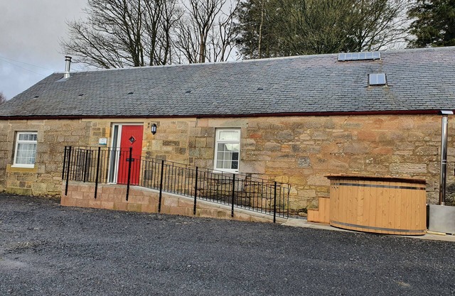2-Bed Barn, Hot Tub & Pet Friendly near Muirkirk