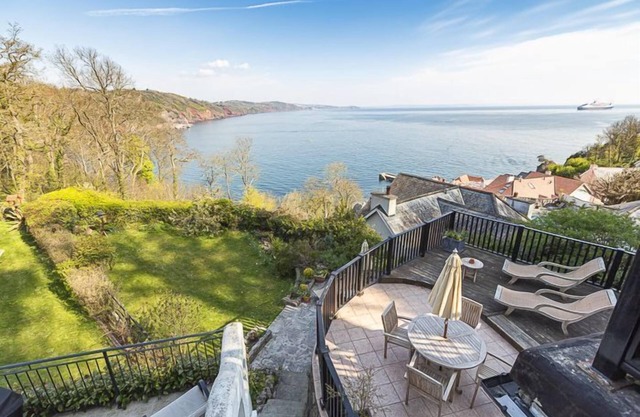2 Bed - Bay Cottage - Sleeps 4 guests in 2 bedrooms