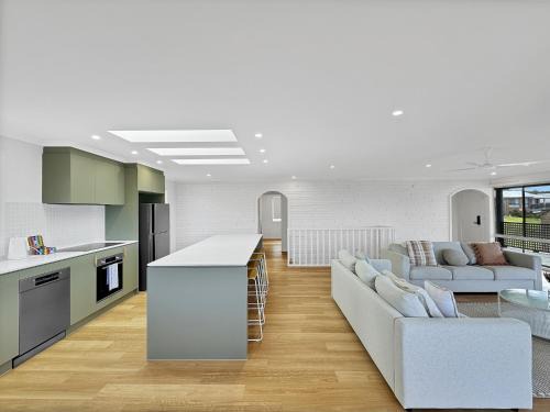 2-Bed Beach Haven with Garden & Alfresco Dining