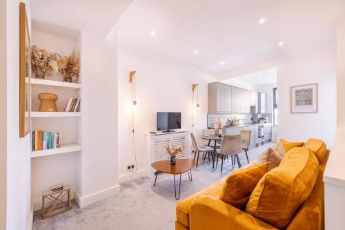 2 bed flat West Kensington/Fulham