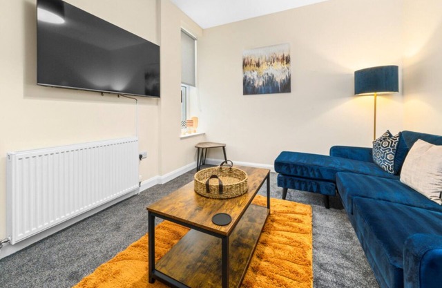 2 Bed Flat With Parking Sleeps 4 in Fife