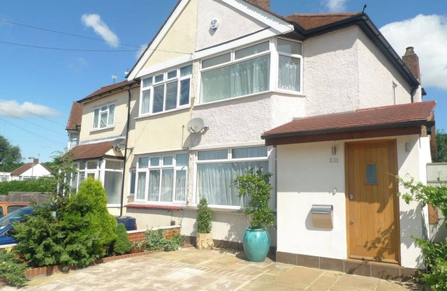 2-Bed Home Near Heathrow, sleeps up to 7 people