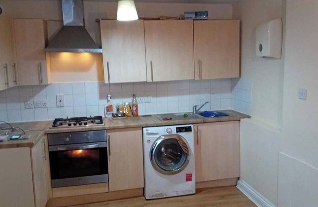 2 Bed House - Sleeps 3, With central Links