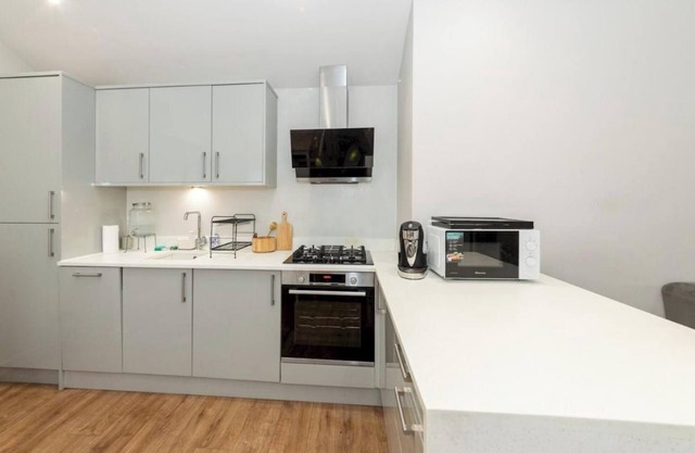 2-Bed House in Reading-Near town-Sleeps 4