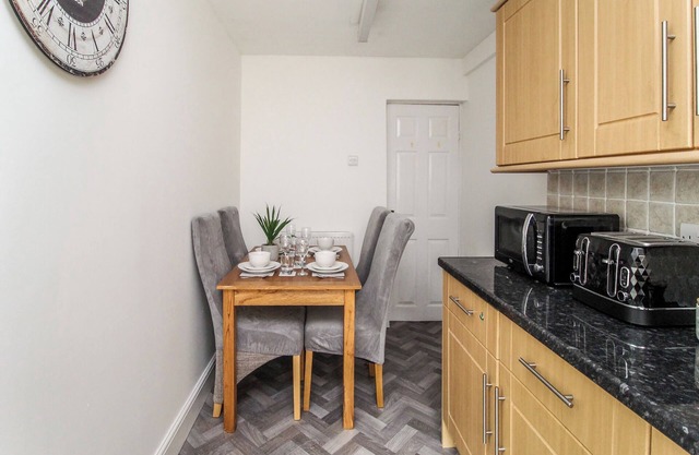 2 Bed House in St Helens | Near Liverpool | Good for Contractors & Families