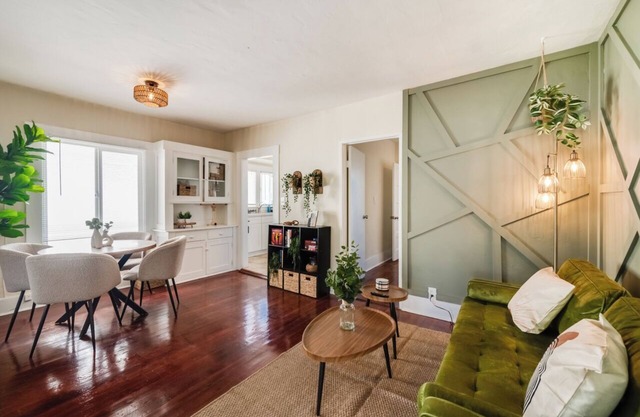 2 bed in Golden Hill! Minutes from Balboa Park, San Diego Zoo, & Downtown