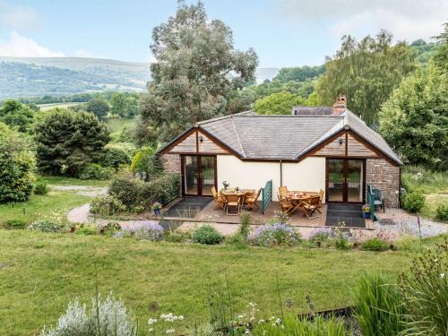 2 bed in Llangenny BN316