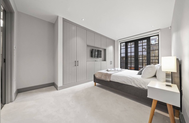 2 Bed Lux Apartments near Central London FREE WIFI by City Stay Aparts London