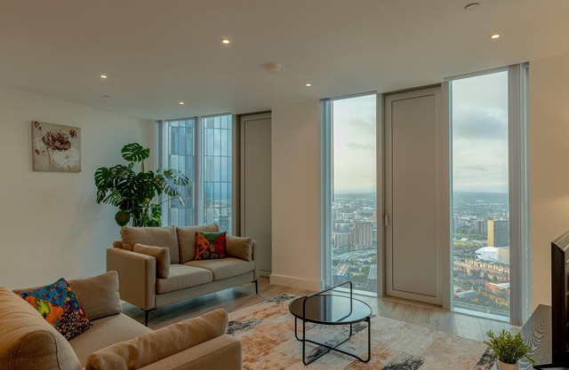 2 Bed Luxury Apartment with Stunning City Views in the Heart of Manchester