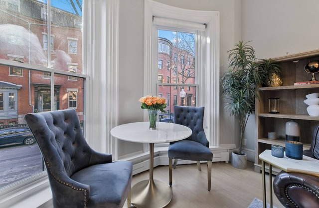 2 Bed Luxury Condo in South End near Restaurant Row,