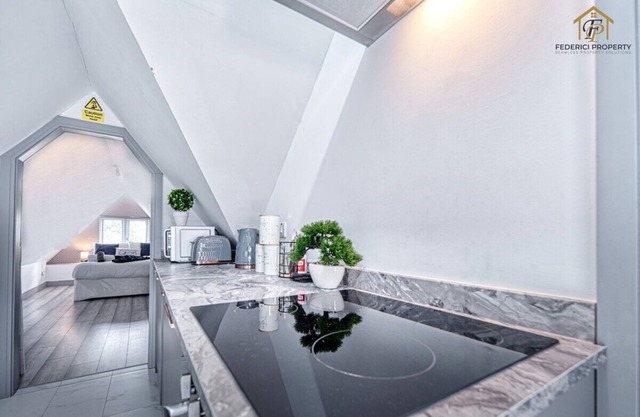 2-Bed Near Airport & NEC|Parking