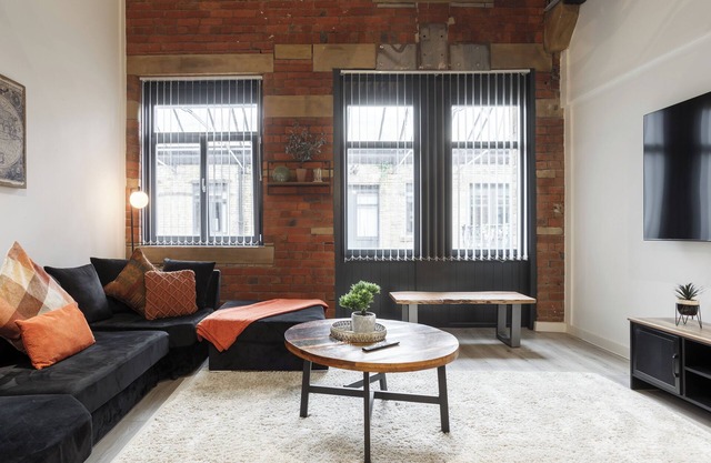 2 Bed New York Style Loft Duplex - Free Parking