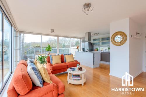 2 bed Penthouse apartment in Canada Water with huge balcony & Canary Wharf view