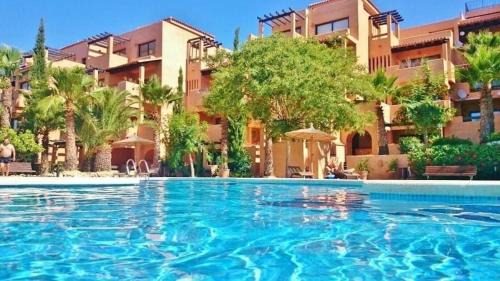 2 Bed - Sleeps 4 - Walk to Villamartin Plaza