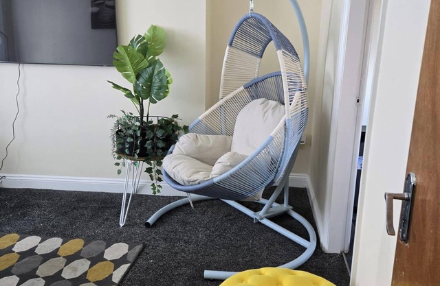 2 Bed - Sleeps 6 - Private Balcony - City Centre