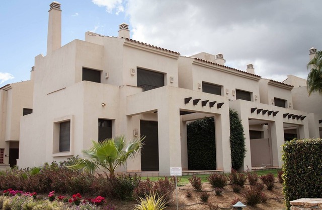 Adosado de 2 dormitorios, capacidad para 6 personas, con piscina y WiFi GRATUITO, ubicado en el campo de golf
