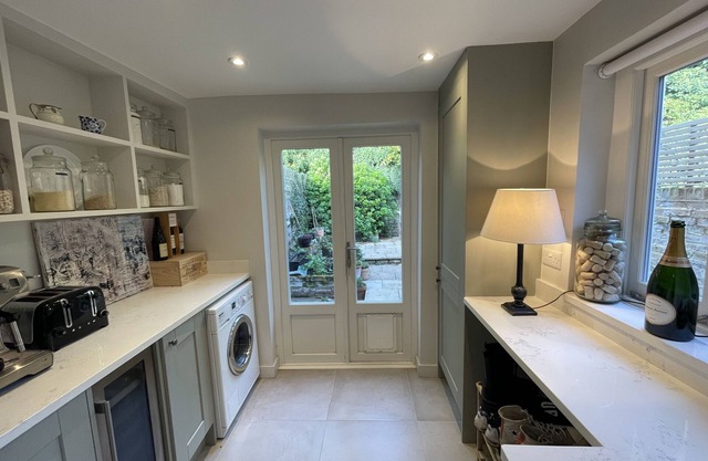 2 bed Victorian townhouse Queens Park, Westminster, 5 mins from Portobello rd