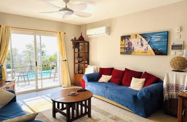 2 bed w/Pool and amazing views