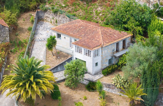 2-bedr. farm with garden near Praia Fluvial and Cinfães in Tarouquela/With key safe