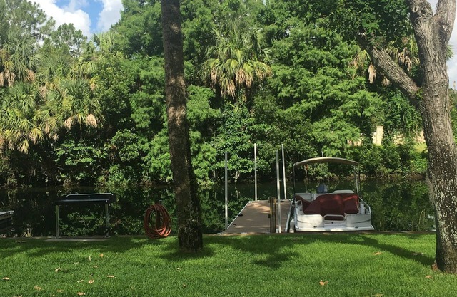 Nuevo Listado- Condominio frente al mar de 2 habitaciones y 1. 5 en el hermoso Crystal River, Florida