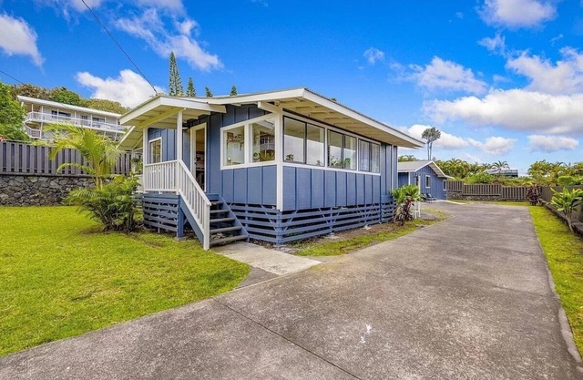 2 bedroom 1 bath cottage 10 minutes from beach