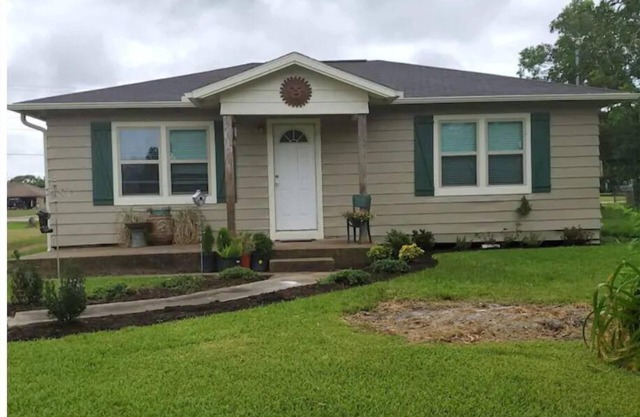 2 Bedroom,1 bath farm style house in Markham