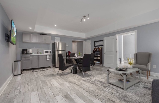 2 Bedroom/1 Bath private basement with kitchenette