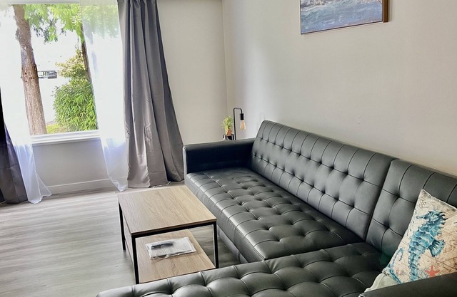 2 Bedroom 1 Bathroom Apartment Bamboo View Pet Friendly* Best Location!