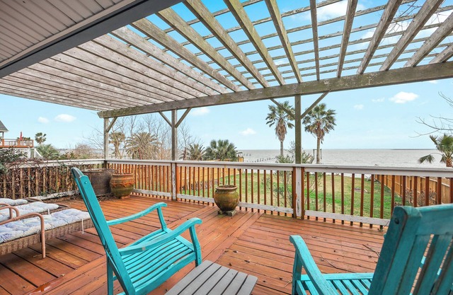 2-bedroom 2 bath..4 beds total Amazing Waterfront condo w/310 ft lit pier