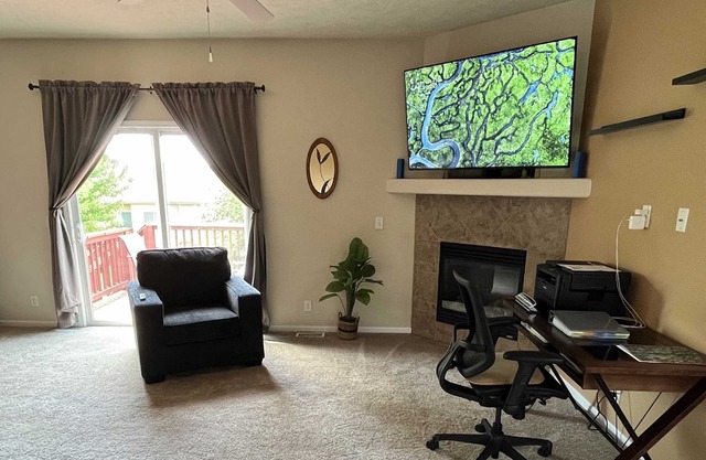 2 Bedroom, 2 Bath Townhome in West Omaha