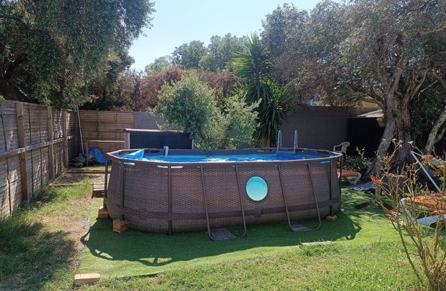 2-bedroom apartment, swimming pool, mountain, sea and Spain views 15 minutes away