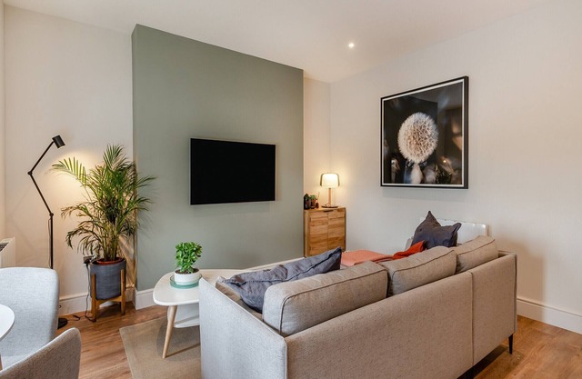 2 bedroom accommodation in Middleton One Row